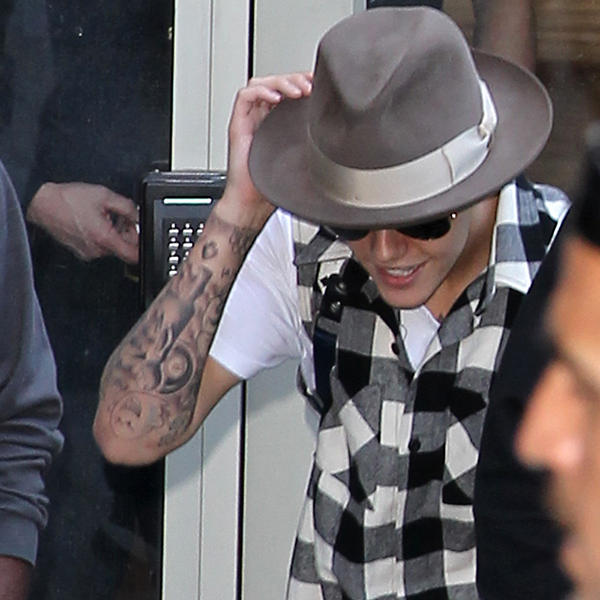 Justin Bieber detained at L.A. airport