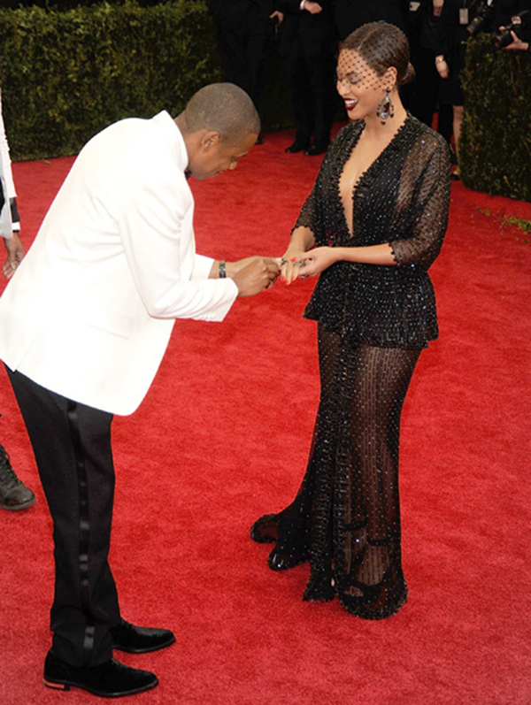 PHOTO: Jay Z puts a ring on it again at MET Gala