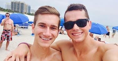 Same-Sex Couple Breaks The Selfie World Record.. in MIAMI!