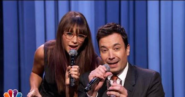 WATCH: Jimmy Fallon & Rashida Jones Sing Holiday Versions of Pop Hits