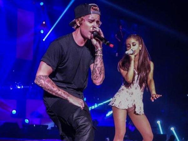 WATCH: Justin Bieber Surprises Ariana Grande On Stage And Forgets The Words!
