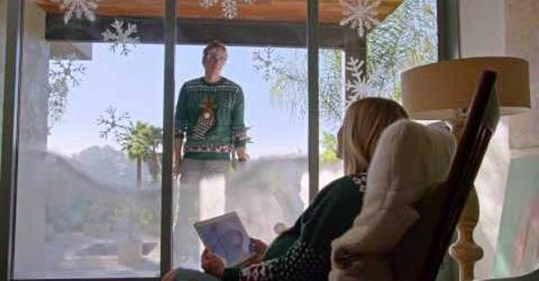 WATCH: Kristen Bell & Dax Shepard Have Mistletoe Kiss In Adorable Christmas Ad