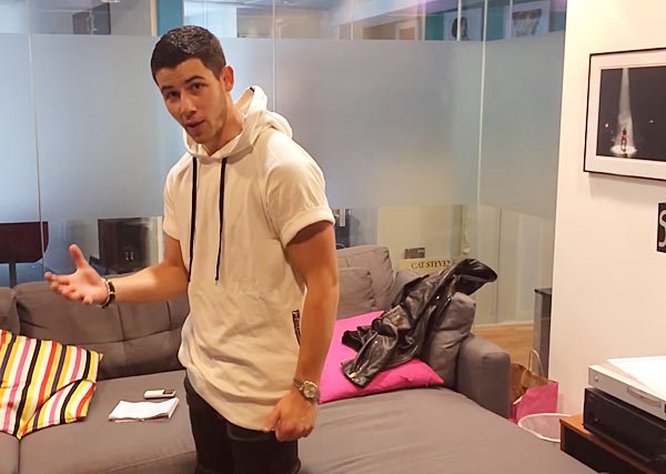 Nick Jonas Crotch Grab Tutorial [VIDEO]