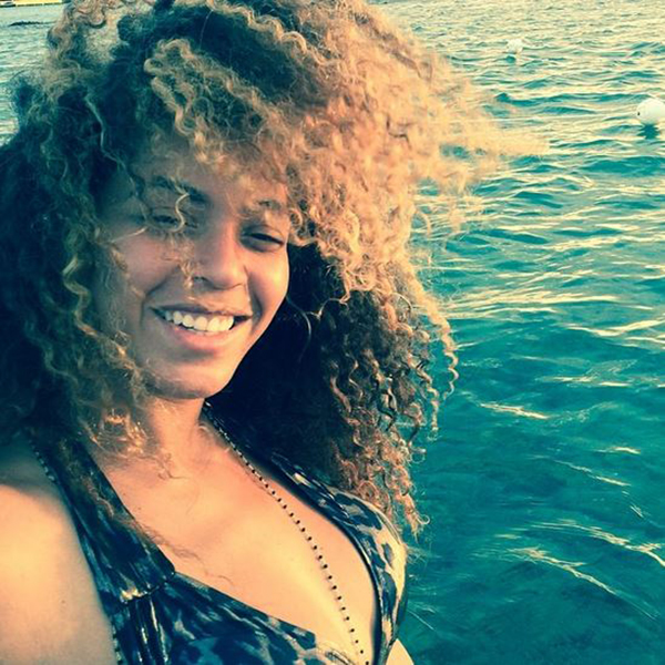 PHOTO: Beyonce posts makeup-free selfie