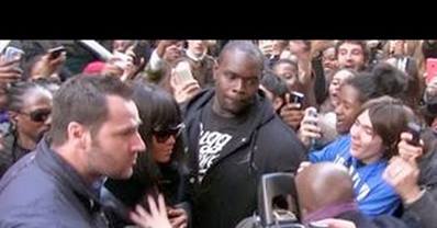 WATCH: Rihanna's Paris Fans are Craaaaazy!!!!